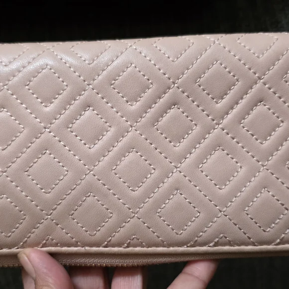 Tory Burch Quilted Cream Wallet - Picture 8 of 11